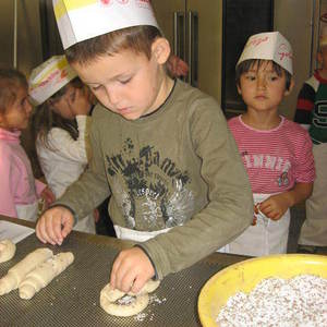 Kindergarten besucht Bäckerei