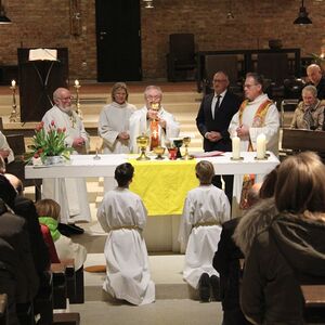 Festgottesdienst zur Amtseinführung von Pfarrer Franz Asen, Pastoralvorständin Maria Fischer und Verwaltungsvorstand Christian Forster-Gartlehner mit Generalvikar Severin Lederhilger in der Pfarrkirche Leonding-St. Michael