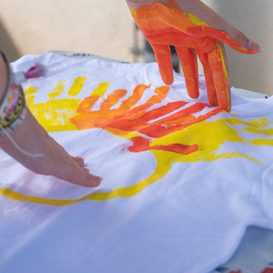 T-Shirts bemalen am Jungscharlager 2023