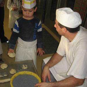 Kindergarten besucht Bäckerei