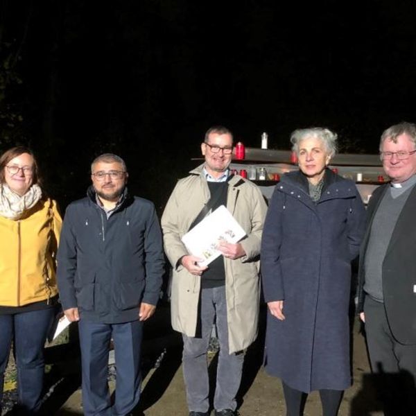 Michaela Wagner, Leiterin KBW-Treffpunkt Bildung,; Murat Baser, islamische Glaubensgemeinschaft; Stefan Schlager, Leiter Referat Weltreligionen in der Diözese Linz; Lore Beck, i.V. von Superintendent Gerold Lehner; Bischof Manfred Scheuer / © KBW-Treffpunkt Bildung Michaela Wagner, Leiterin KBW-Treffpunkt Bildung,; Murat Baser, islamische Glaubensgemeinschaft; Stefan Schlager, Leiter Referat Weltreligionen in der Diözese Linz; Lore Beck, i.V. von Superintendent Gerold Lehner; Bischof Manfred Scheuer
